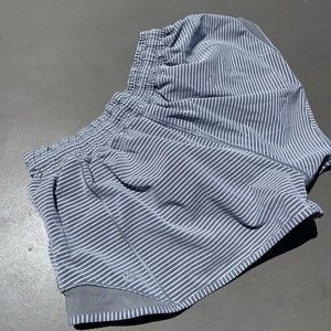 Lululemon LR 2.5” Hotty Hot Shorts! Size 4